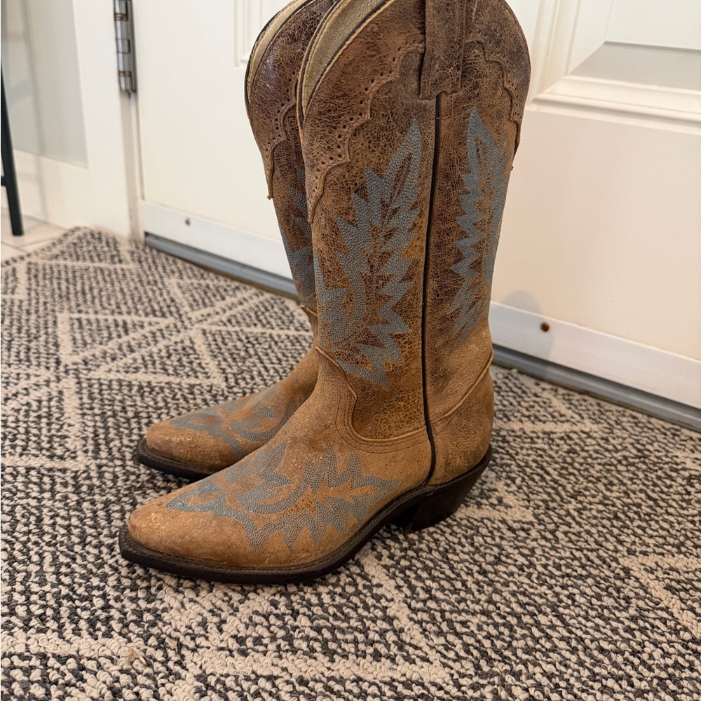 Canada West cowboy boots size 6 absolutely beautiful